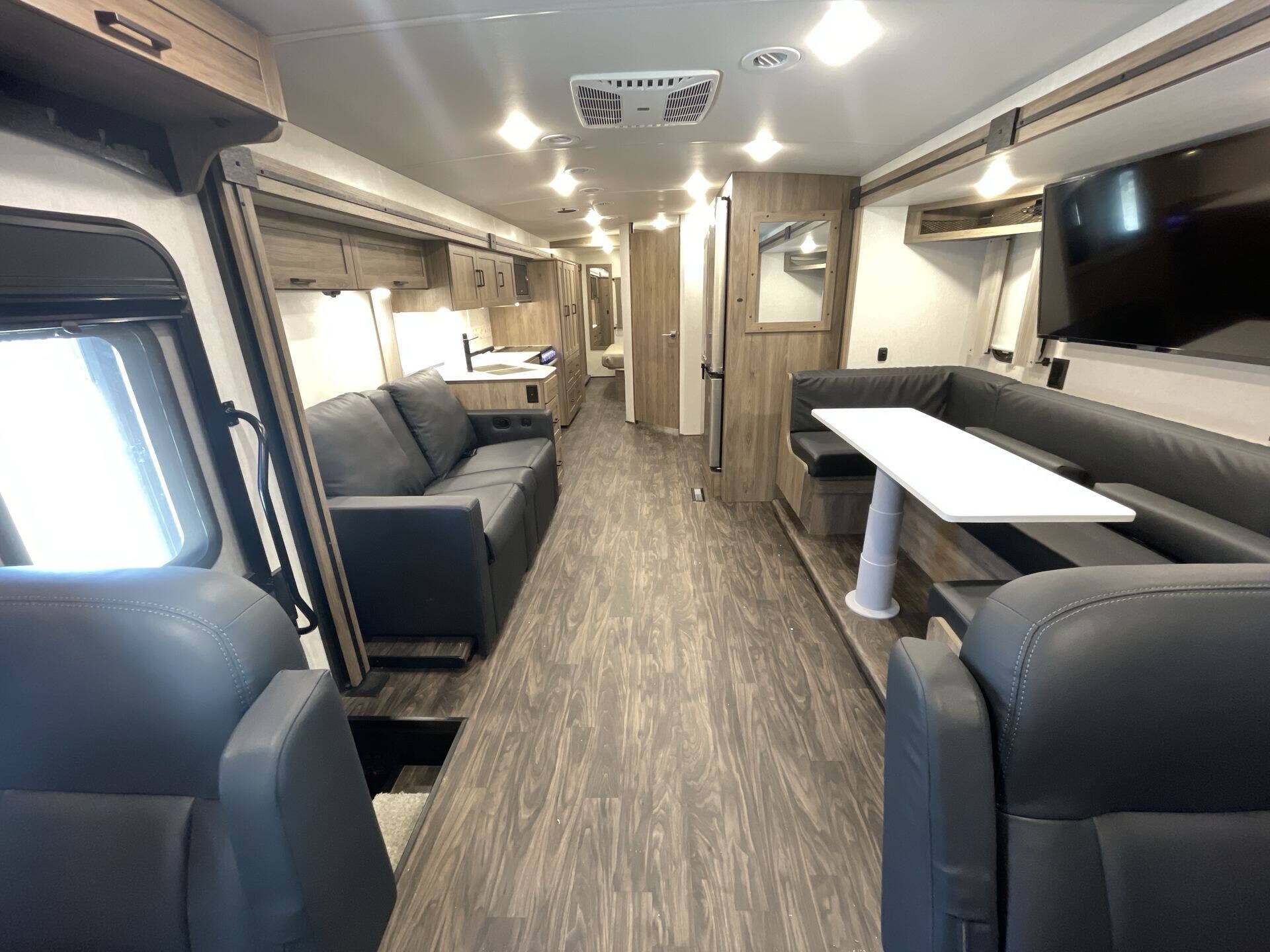 Vista/34R/2025 image-4