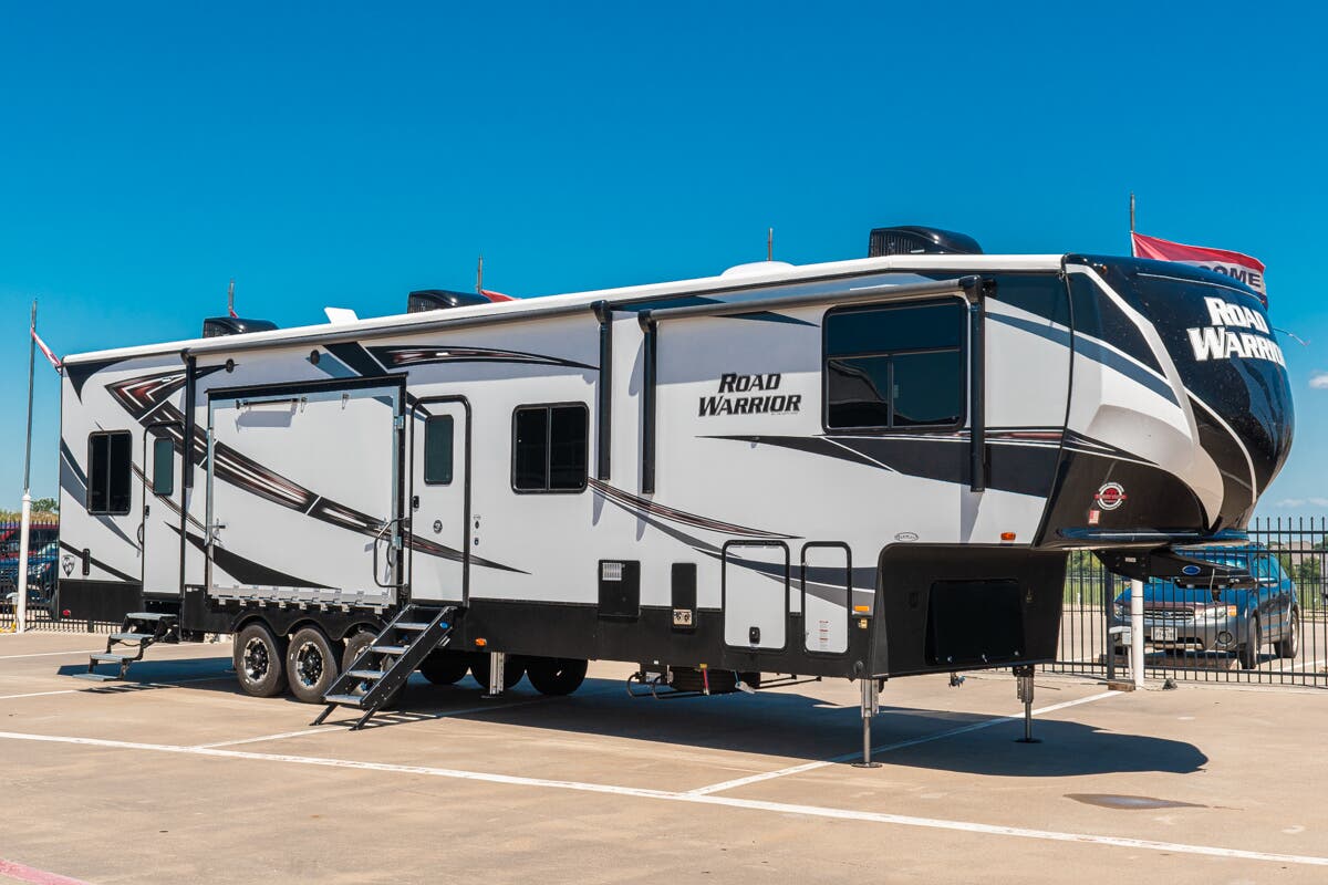 2021 Heartland Road Warrior 4275RW 2021 Motorhome in Alvarado TX