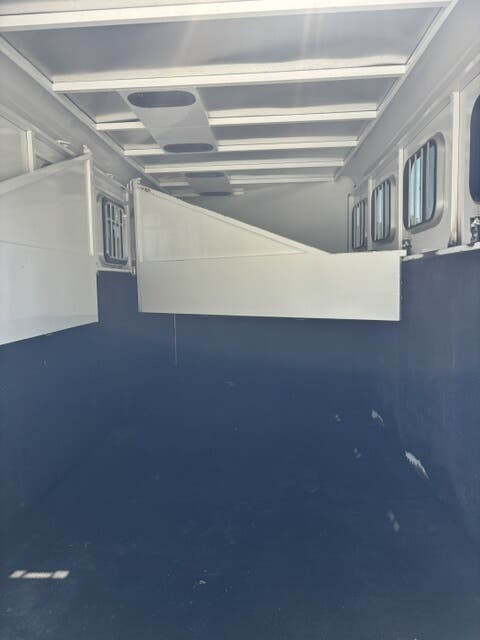 Trailer Photo 4
