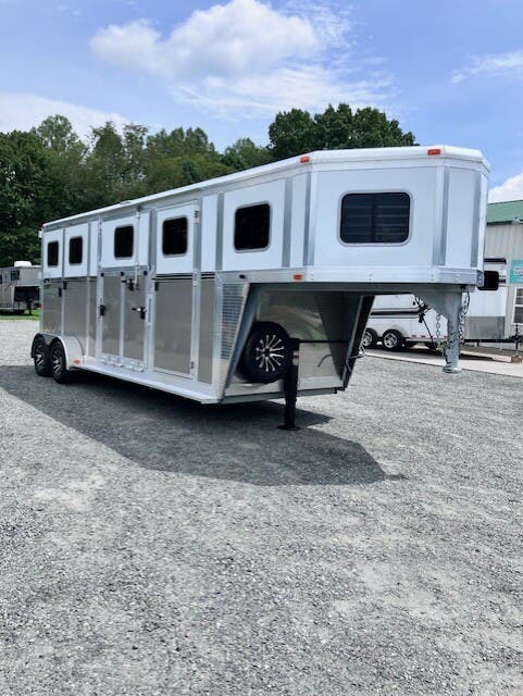 2026 River Valley 2H GN w/Dress + Side Ramp, 7'6"x6'8"