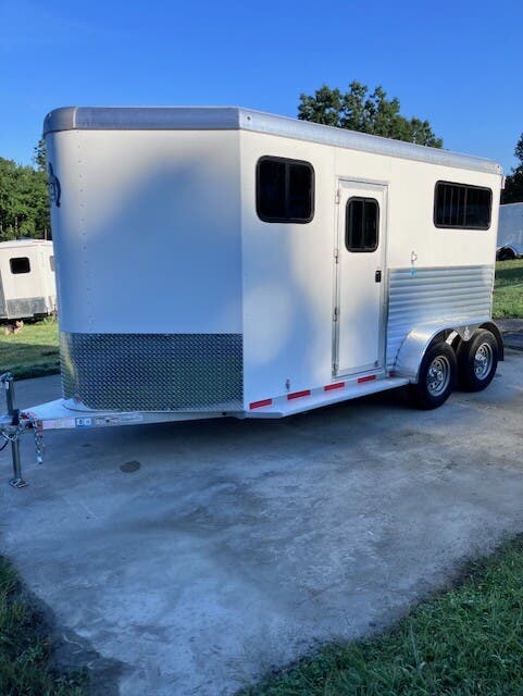 2026 Adam Trailers Julite 2H BP w/Dress Double Door, 7'4"x6'8"