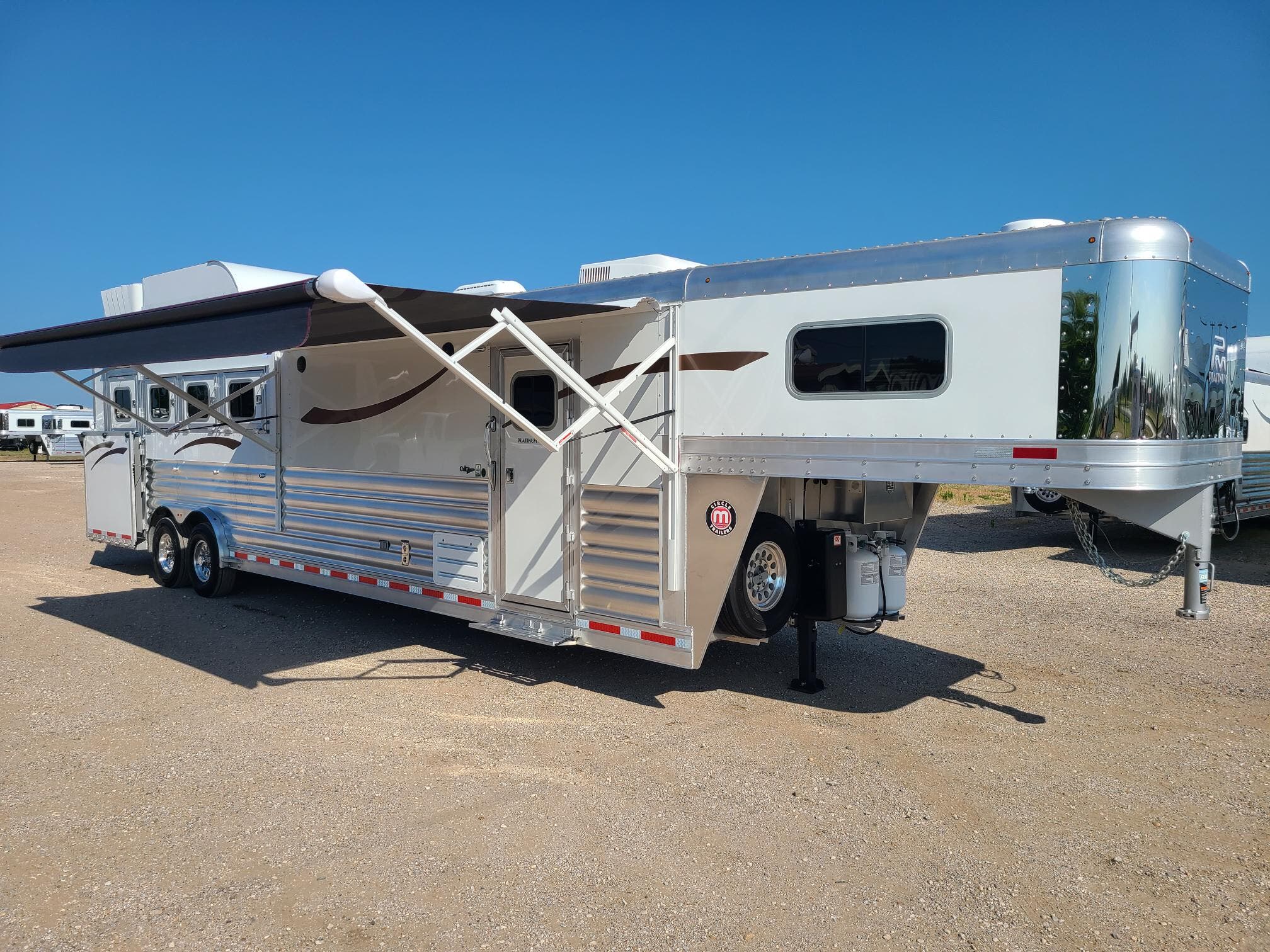 2026 Platinum Coach Outlaw 4 Horse 12' 8" OUTLAW SIDE LOAD