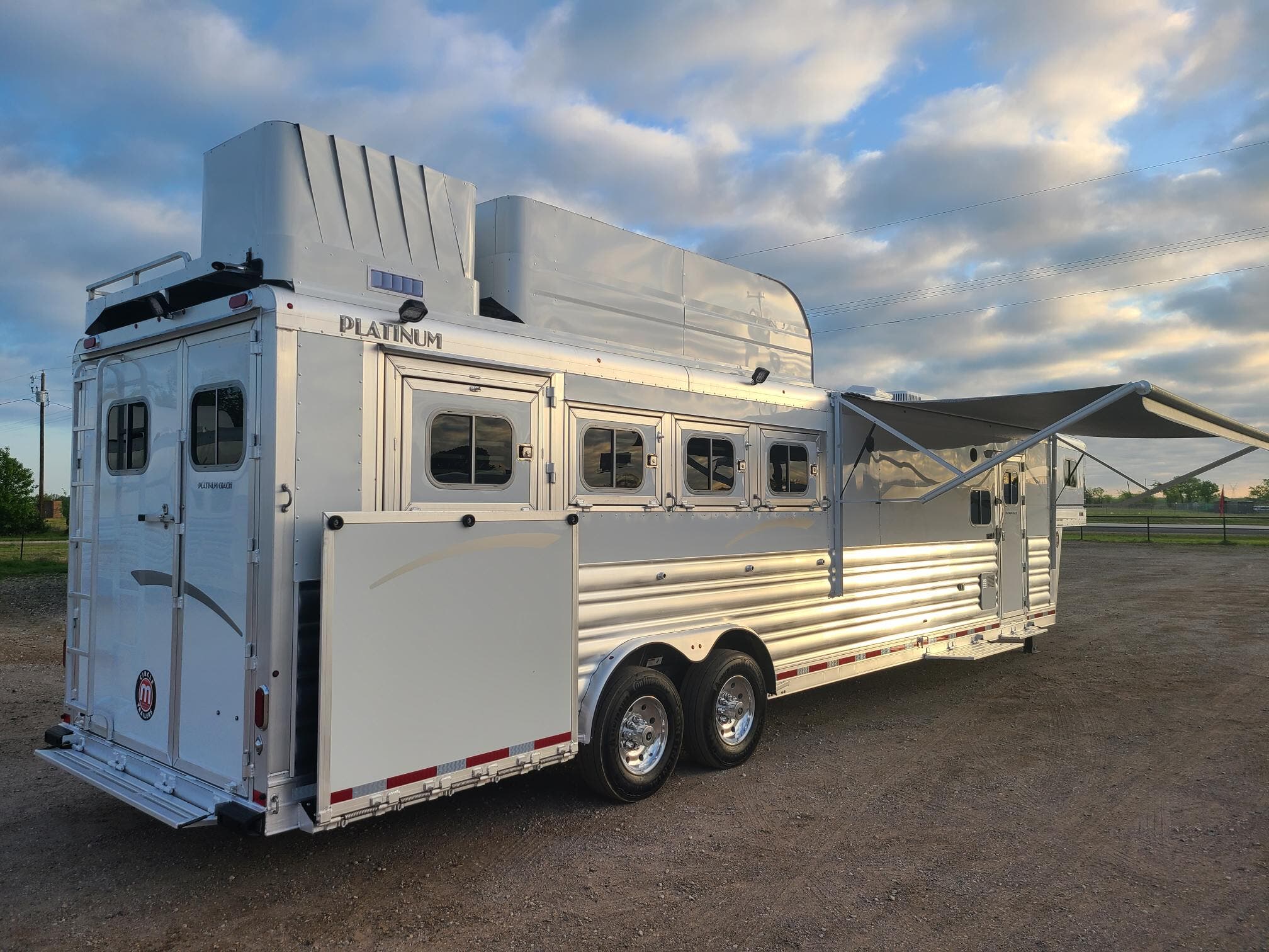 Trailer Photo 4