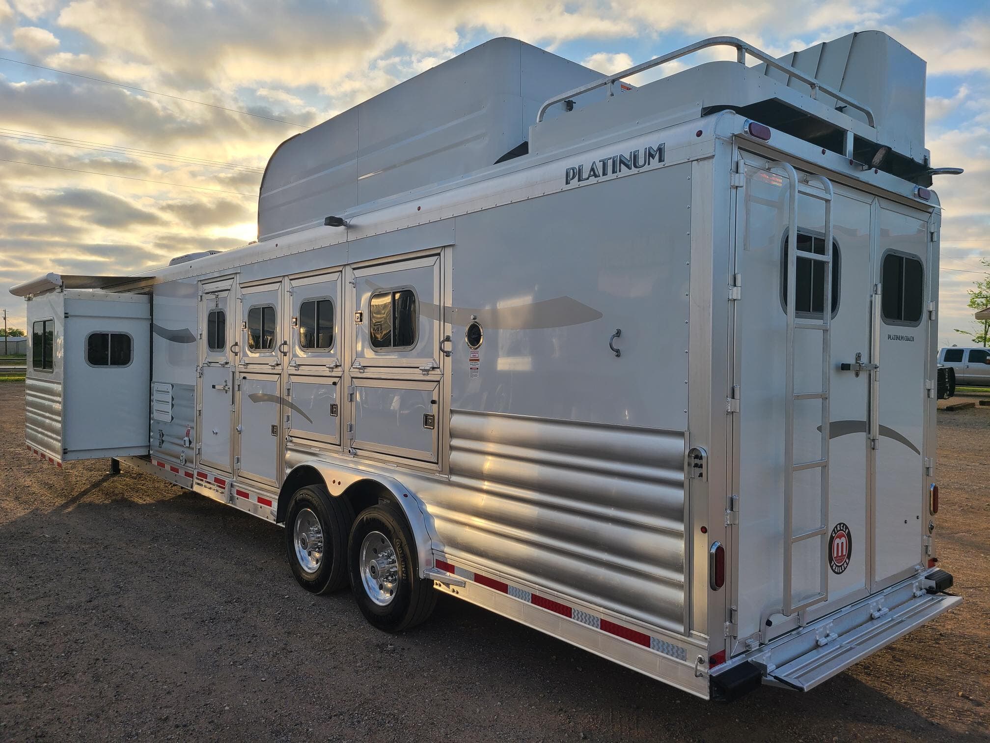 Trailer Photo 2