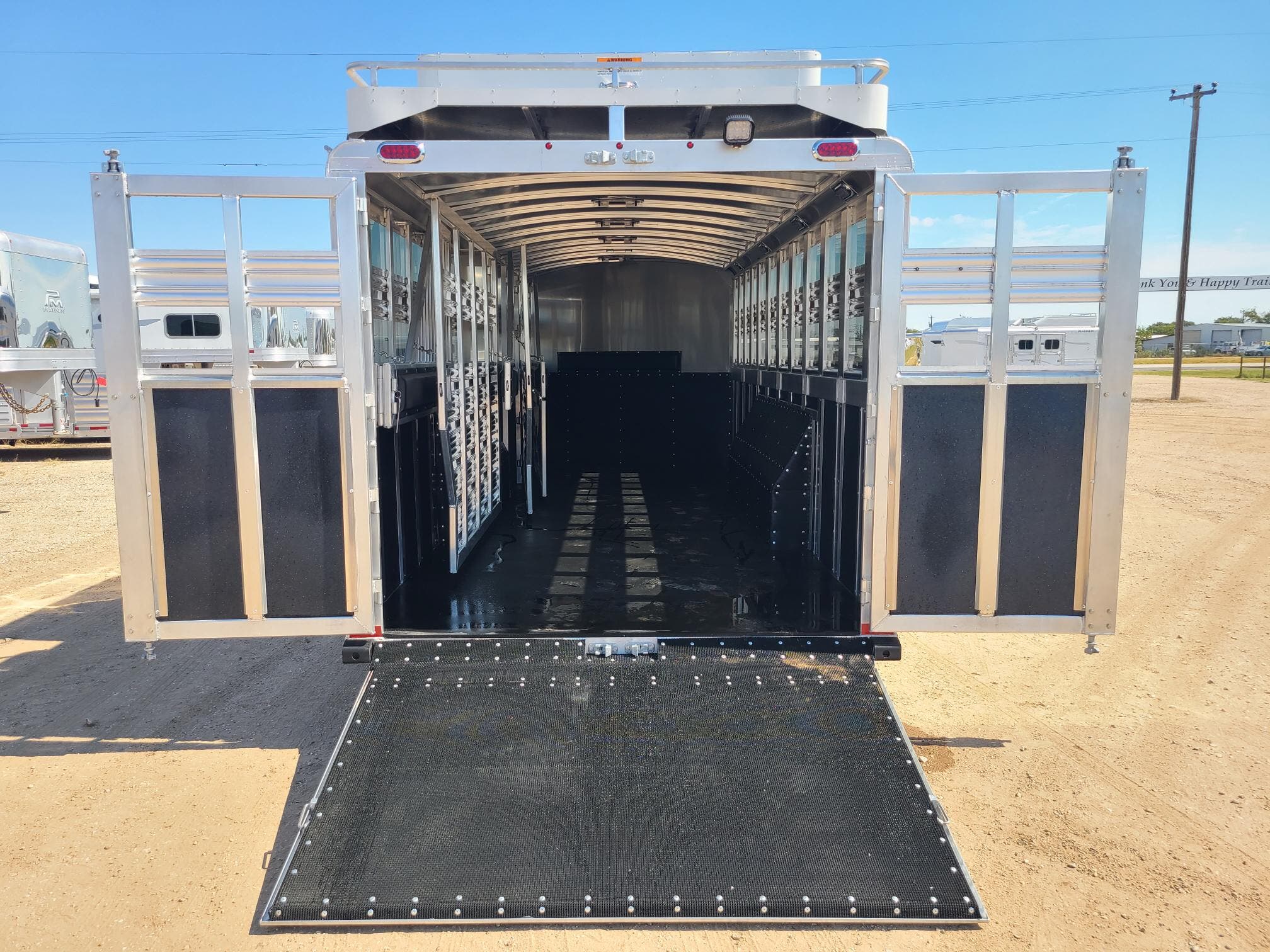 Trailer Photo 12