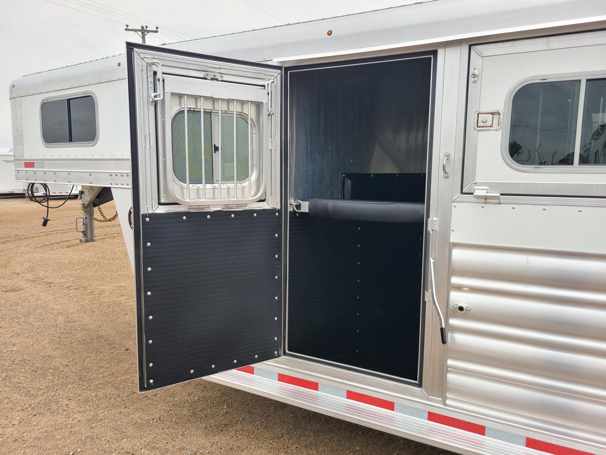 Trailer Photo 13