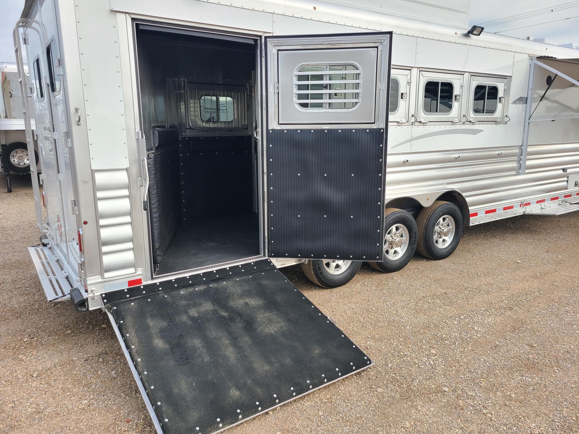 Trailer Photo 19