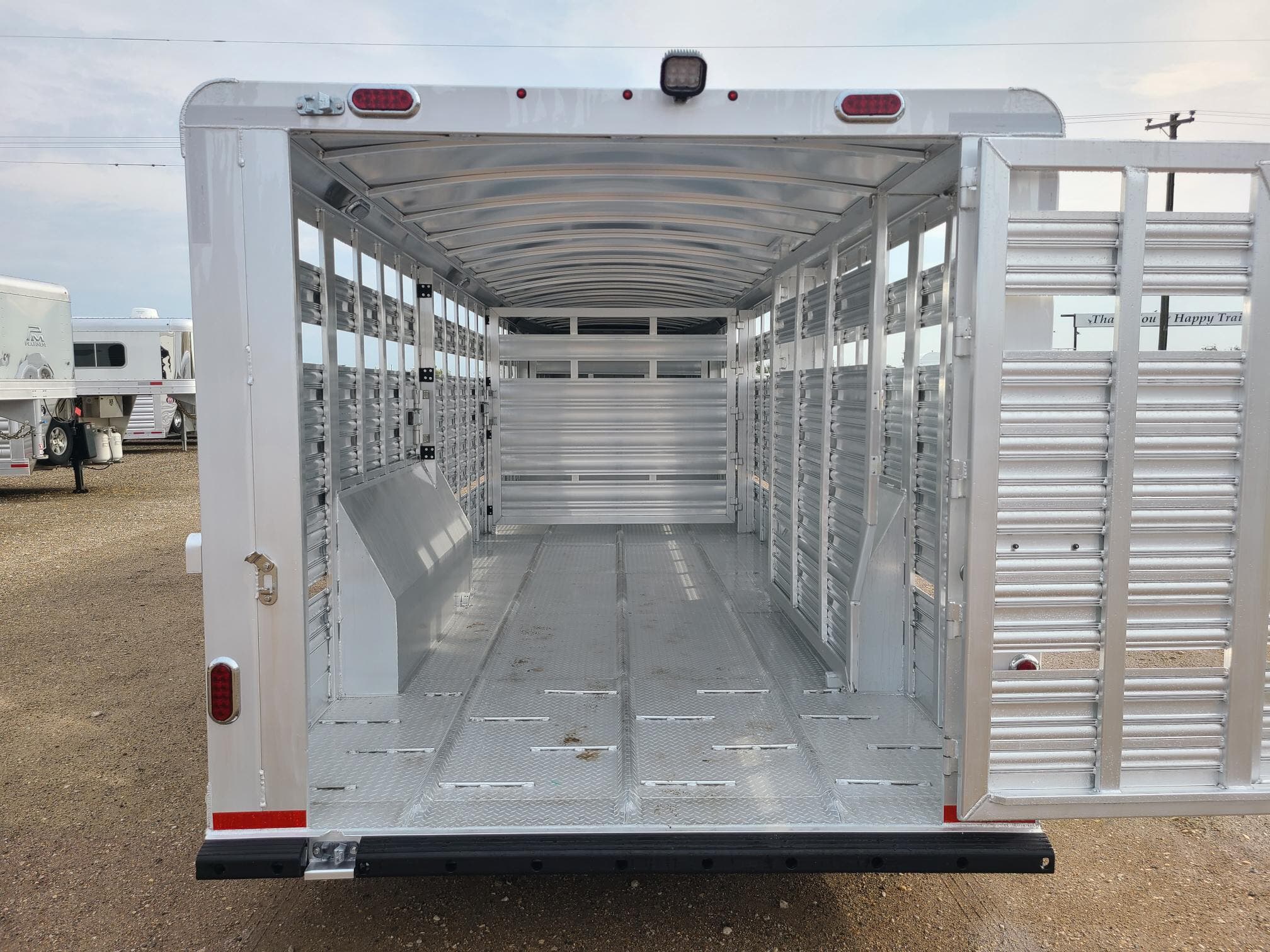 Trailer Photo 7