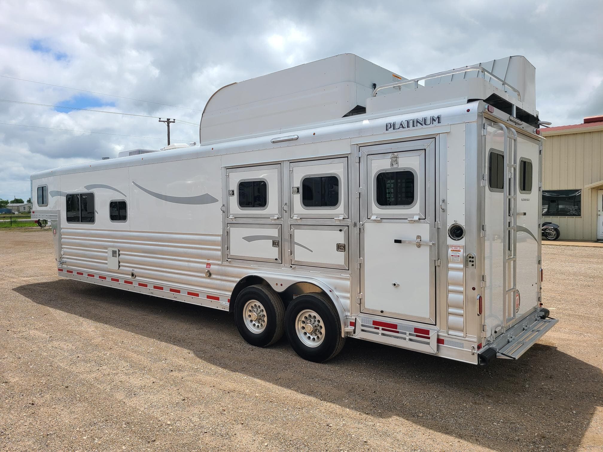Trailer Photo 4