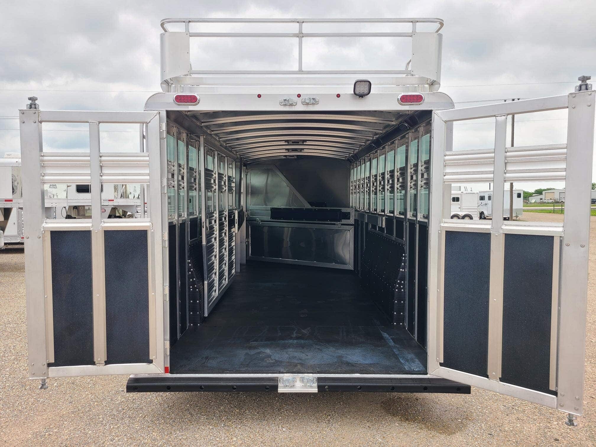 Trailer Photo 11