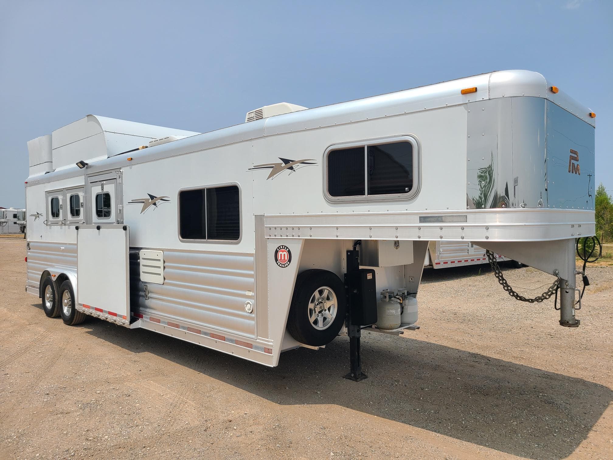 2017 Platinum Coach Proline 3 Horse 10'4" SW REVERSE LOAD