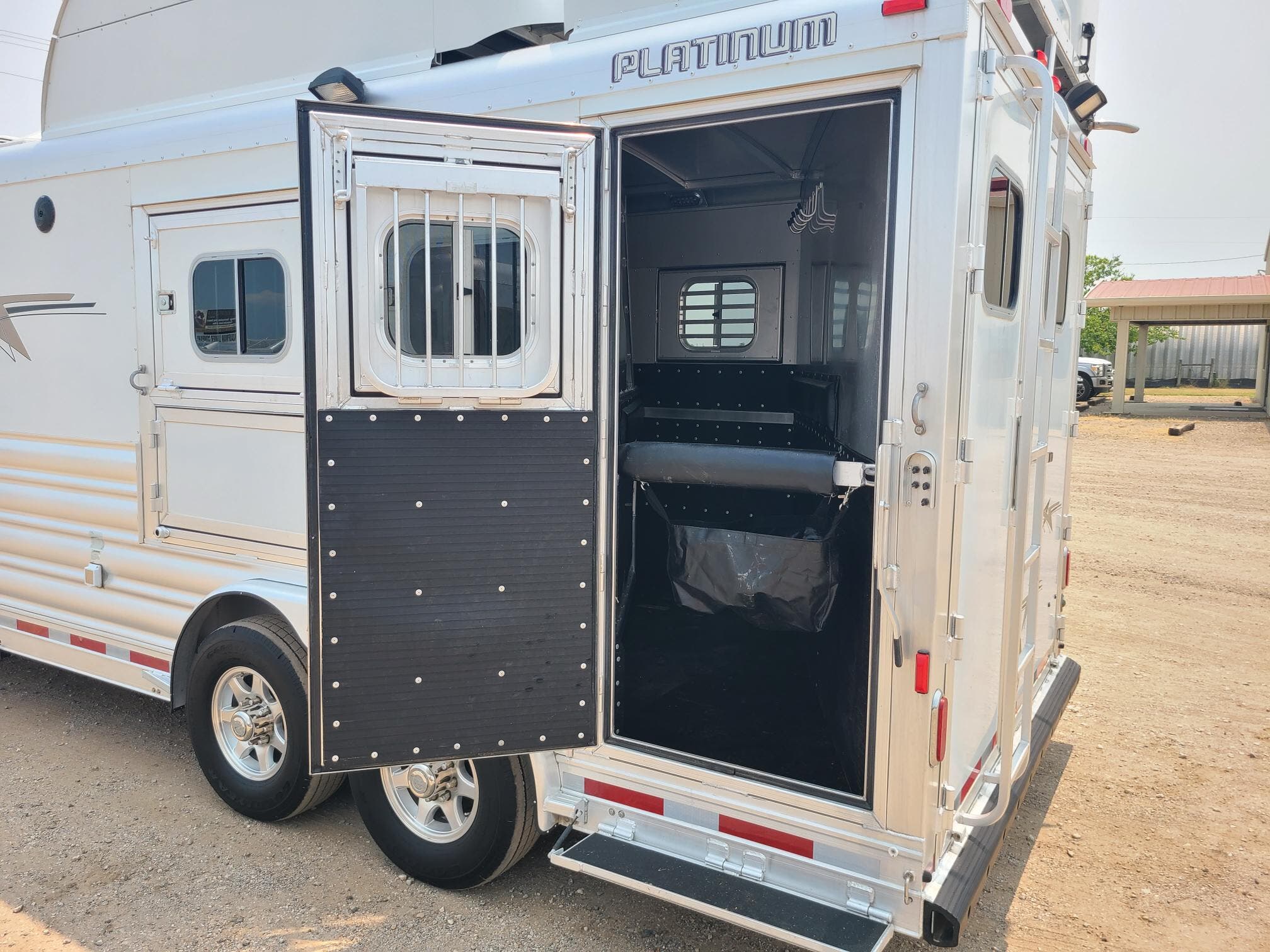 Trailer Photo 19