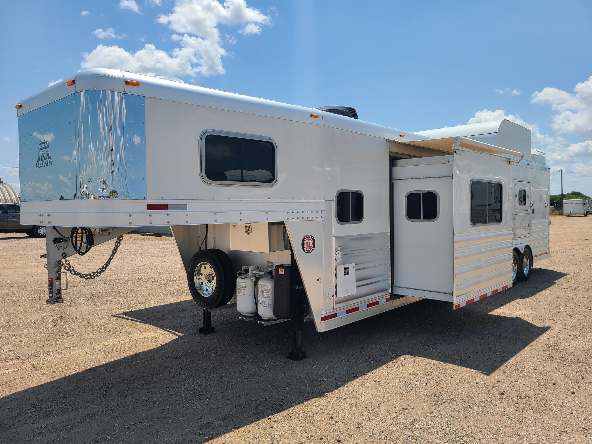 2023 Platinum Coach Outlaw 3 Horse 15'4" Couch & Dinette Side Load wit