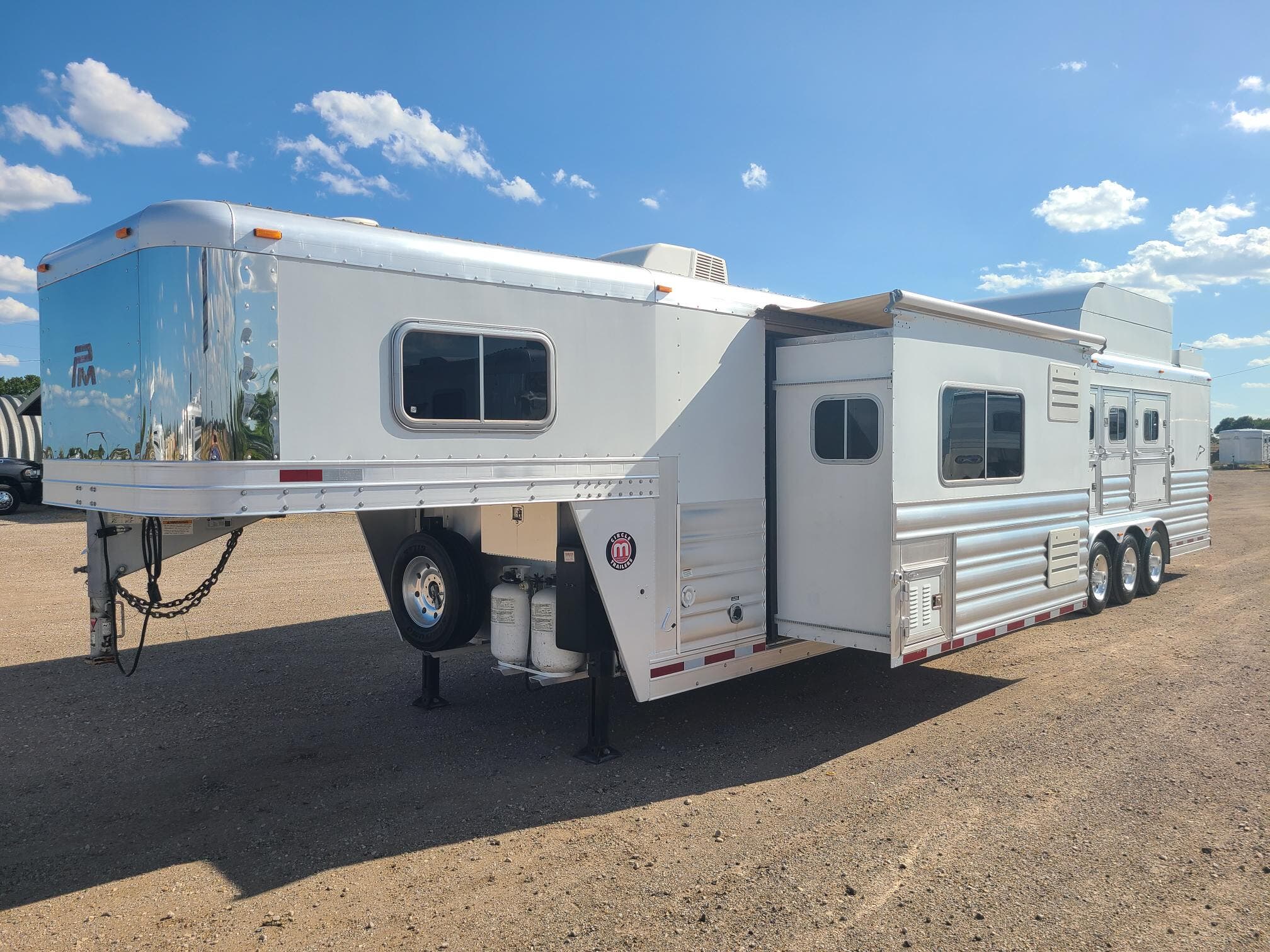 2017 Platinum Coach Outlaw 4 H 16' SW Outlaw Couch & Dinette Side/Slid