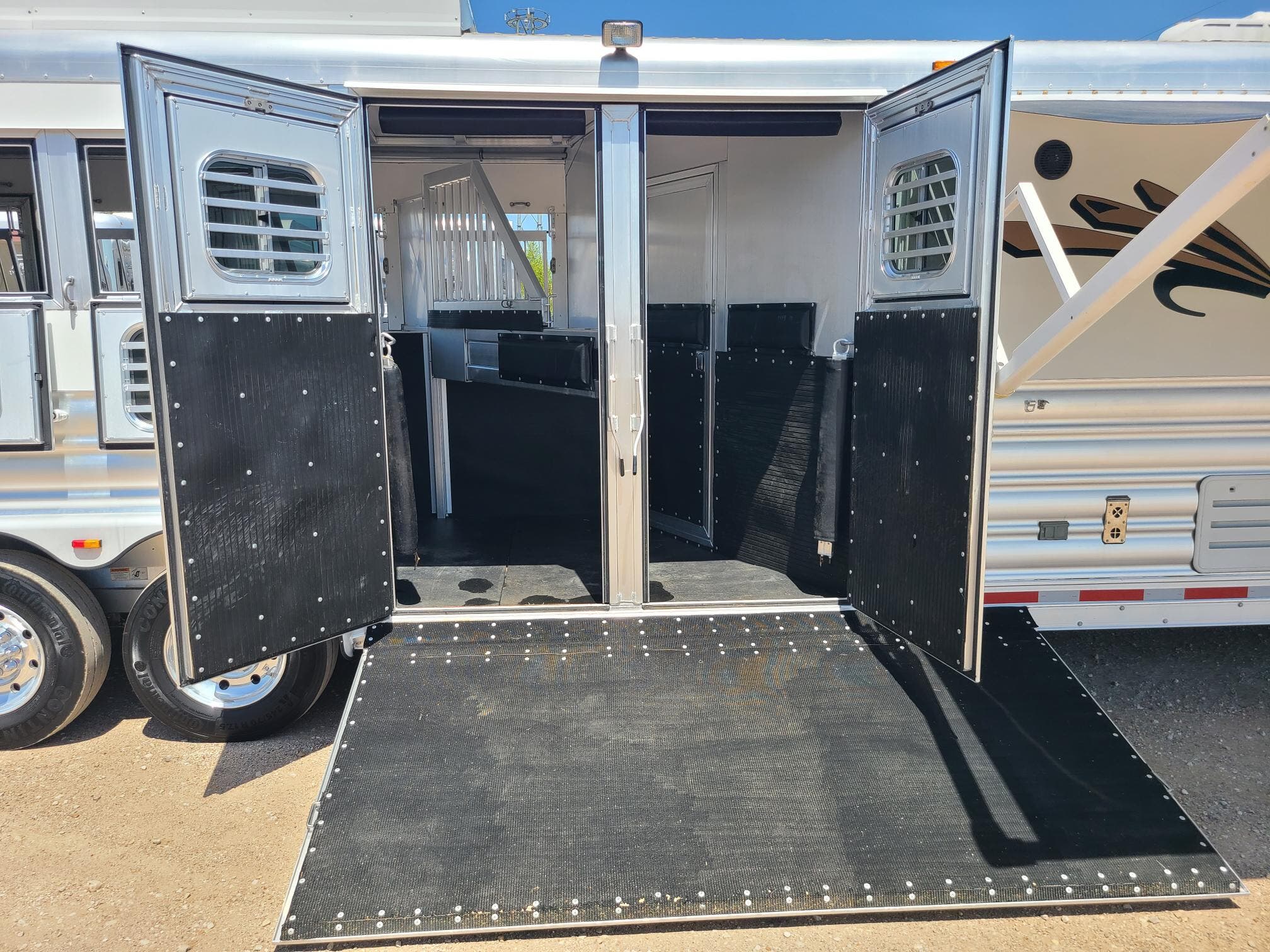 Trailer Photo 19