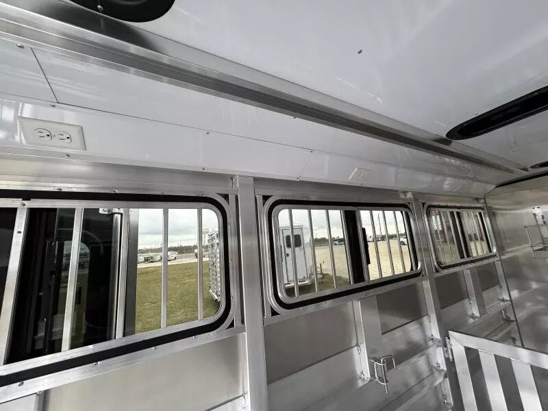 Trailer Photo 13