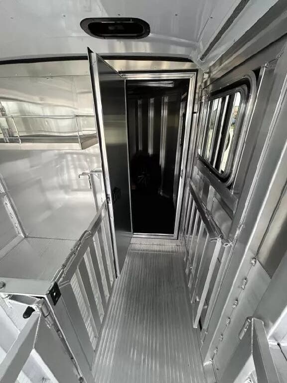 Trailer Photo 12