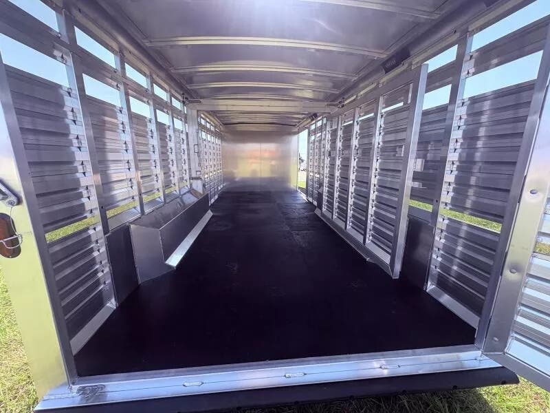 Trailer Photo 7