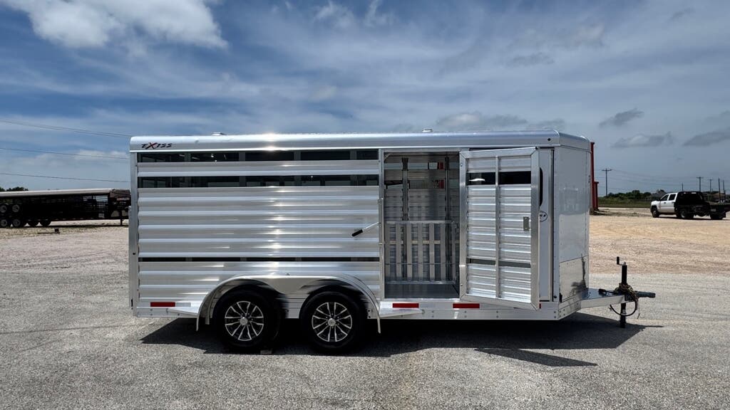 Trailer Photo 2