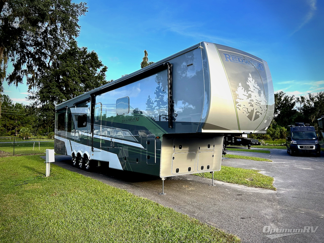 2025 Redwood RV Redwood