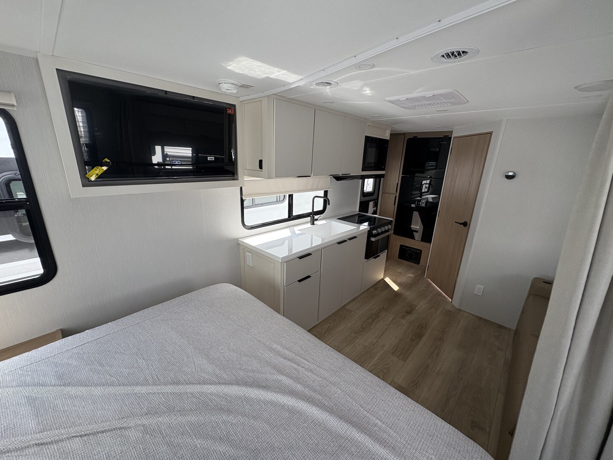 Thrive/18FBS/2026 image-5