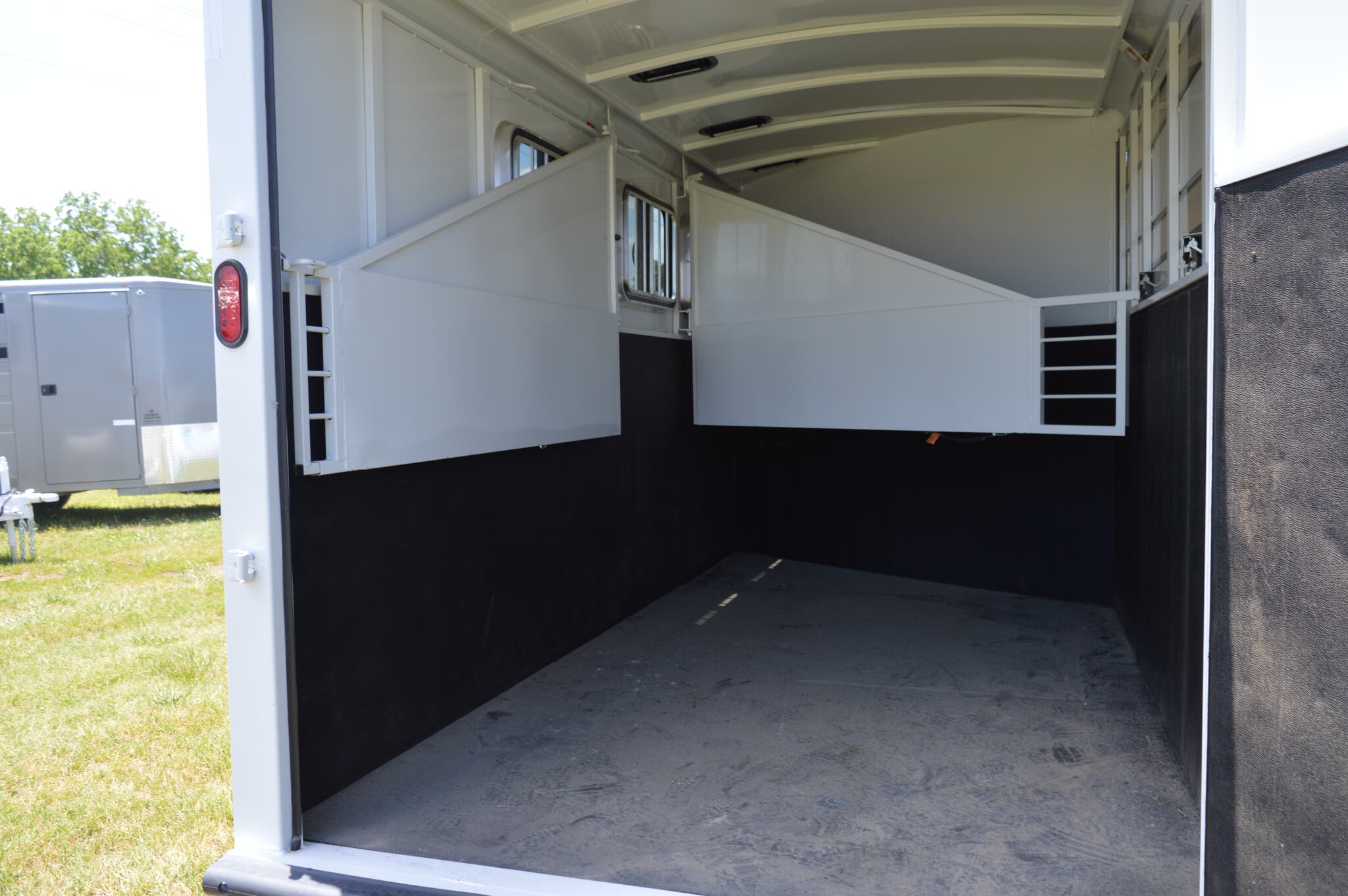 Trailer Photo 7
