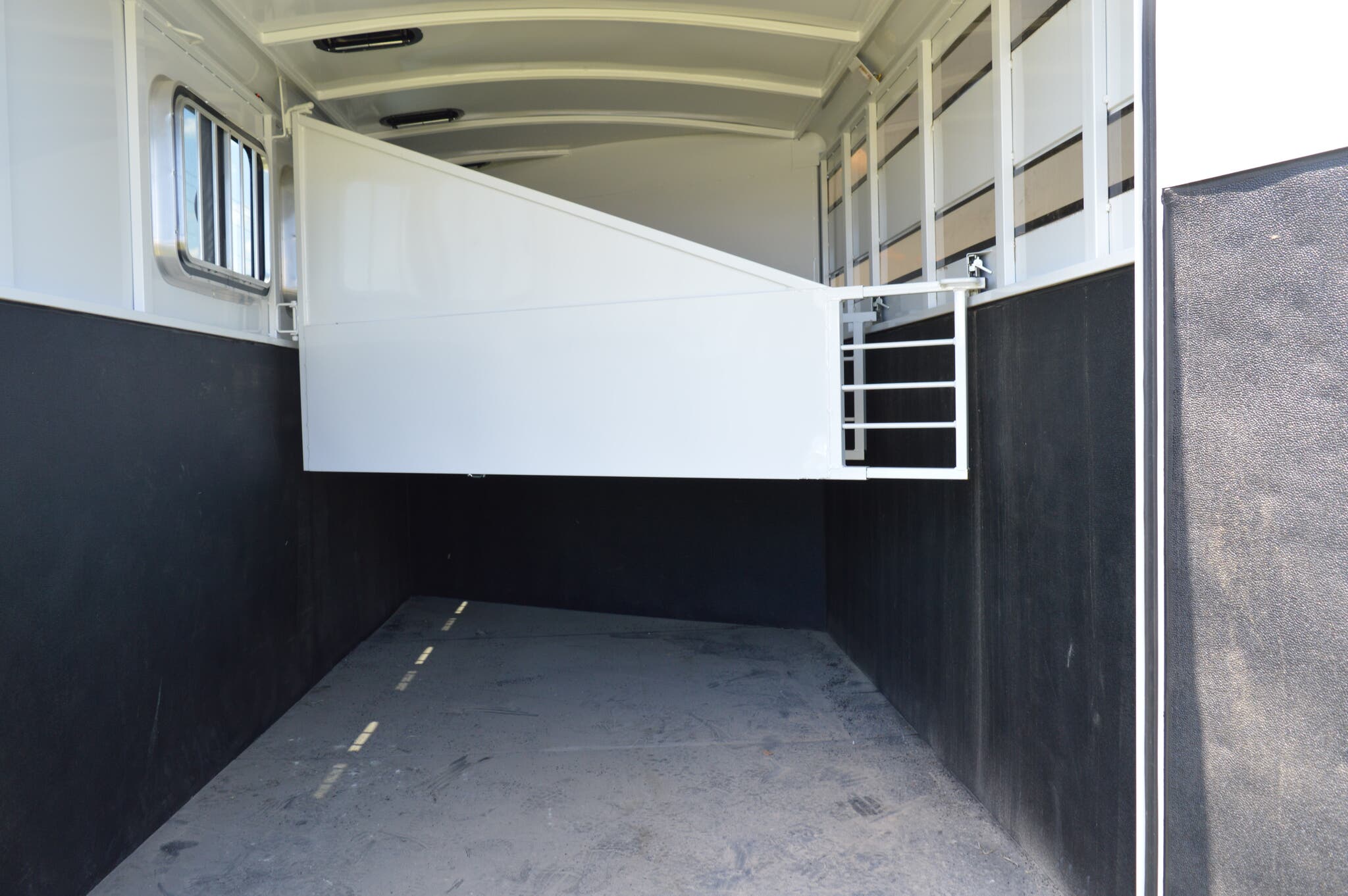 Trailer Photo 8