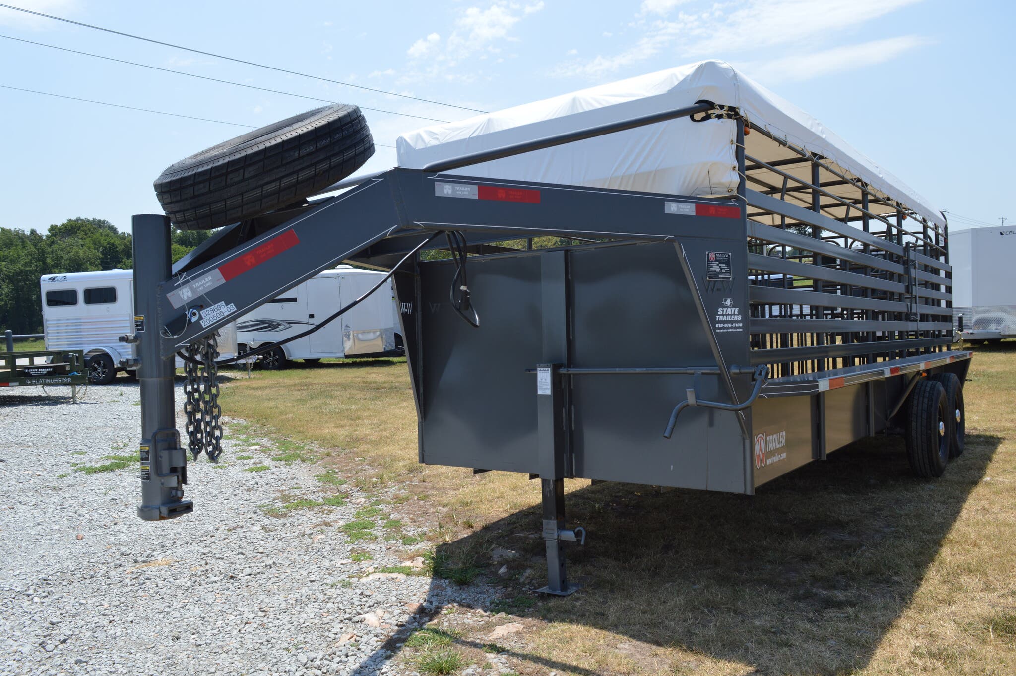 2026 WW ROUSTABOUT 6'8"X20'X6'6" Gooseneck Stock Trailer