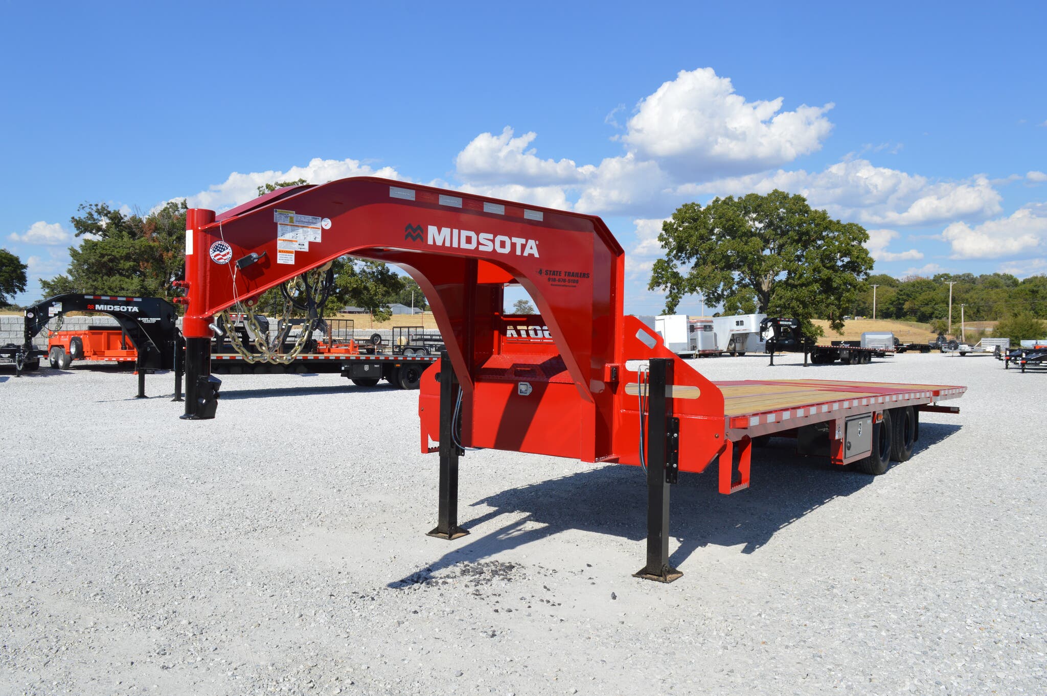 2027 Midsota FB 8'6X32' HYDRAULIC DOVETAIL 10K AXLES
