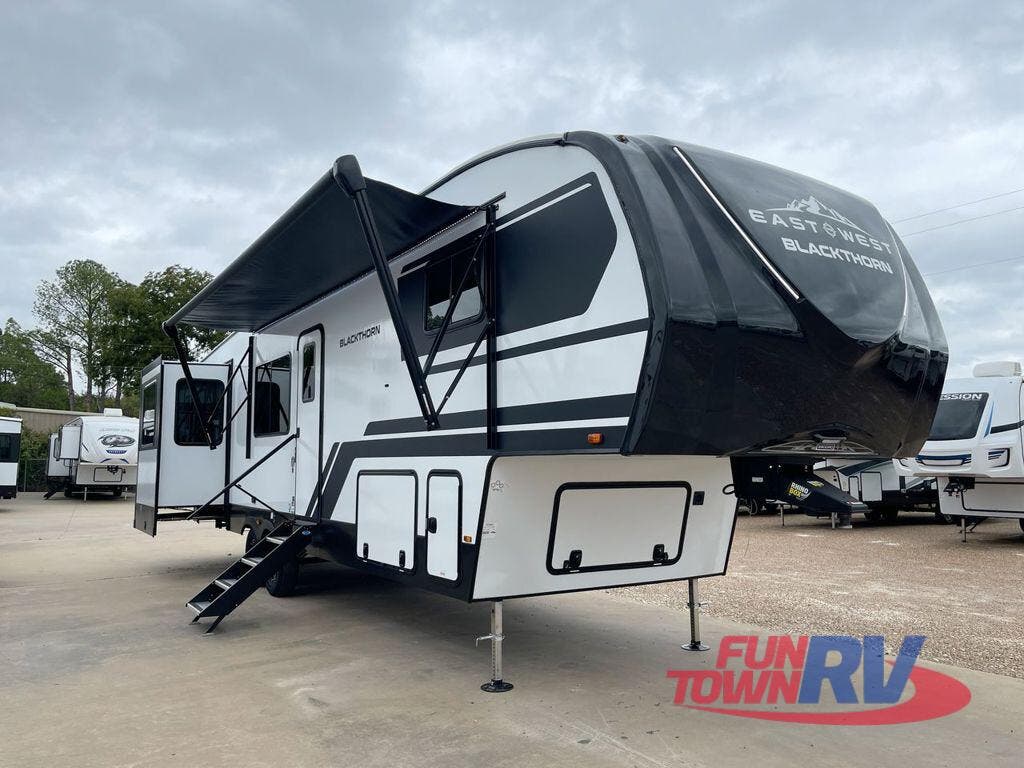 2024 East to West Blackthorn 3300RD White 2024 Motorhome in Hewitt TX