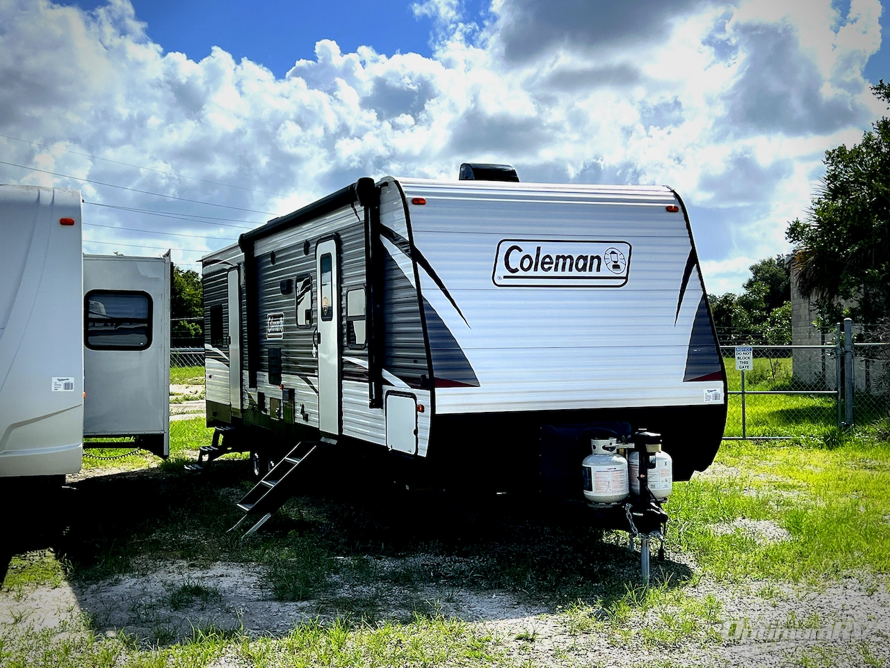 2019 Dutchmen Coleman Lantern