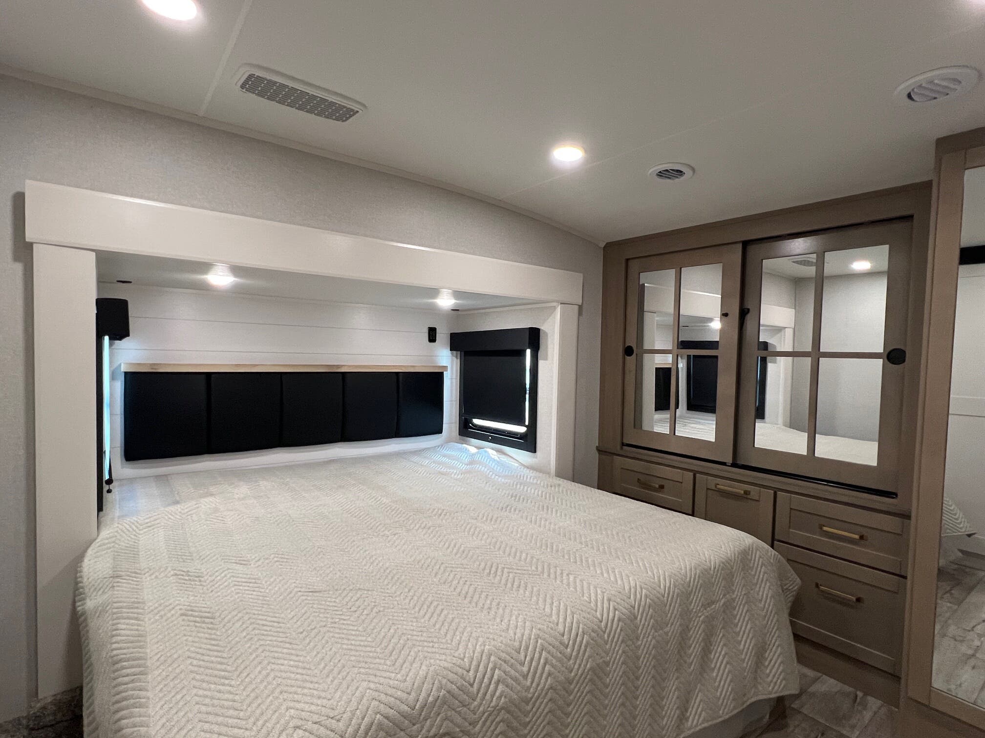 New 2026 Jayco Eagle 355MBQS for sale in Milford, DE