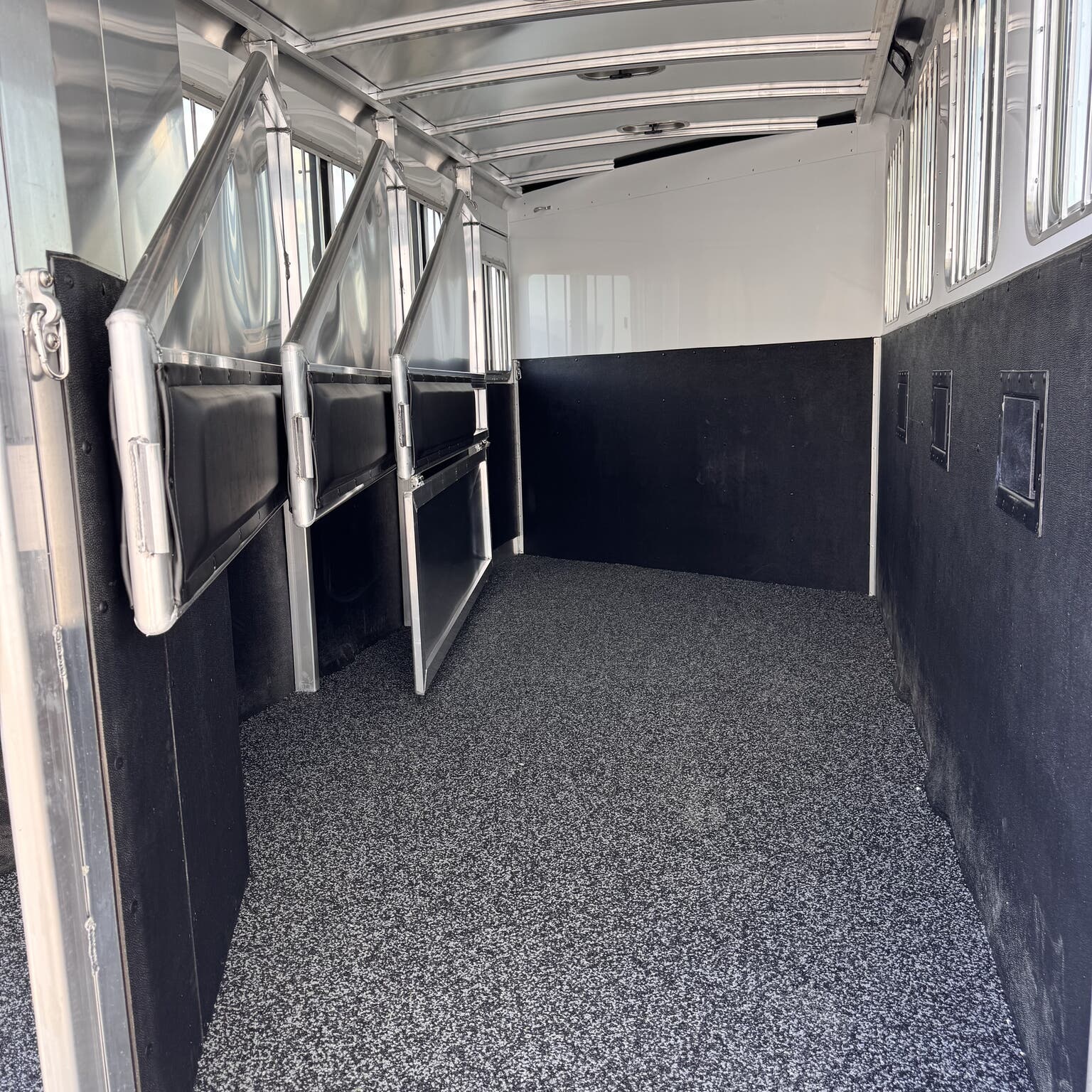Trailer Photo 19