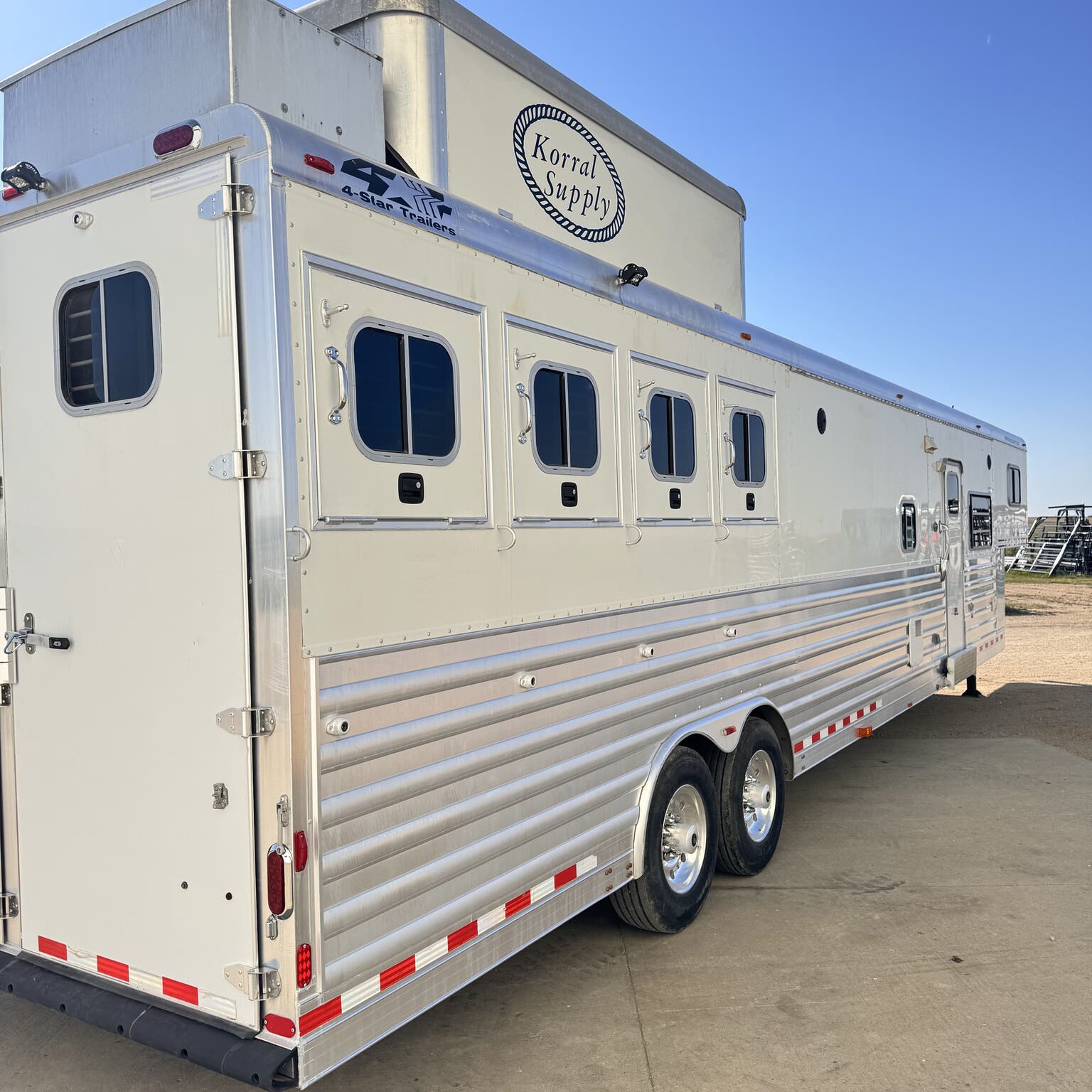 Trailer Photo 3