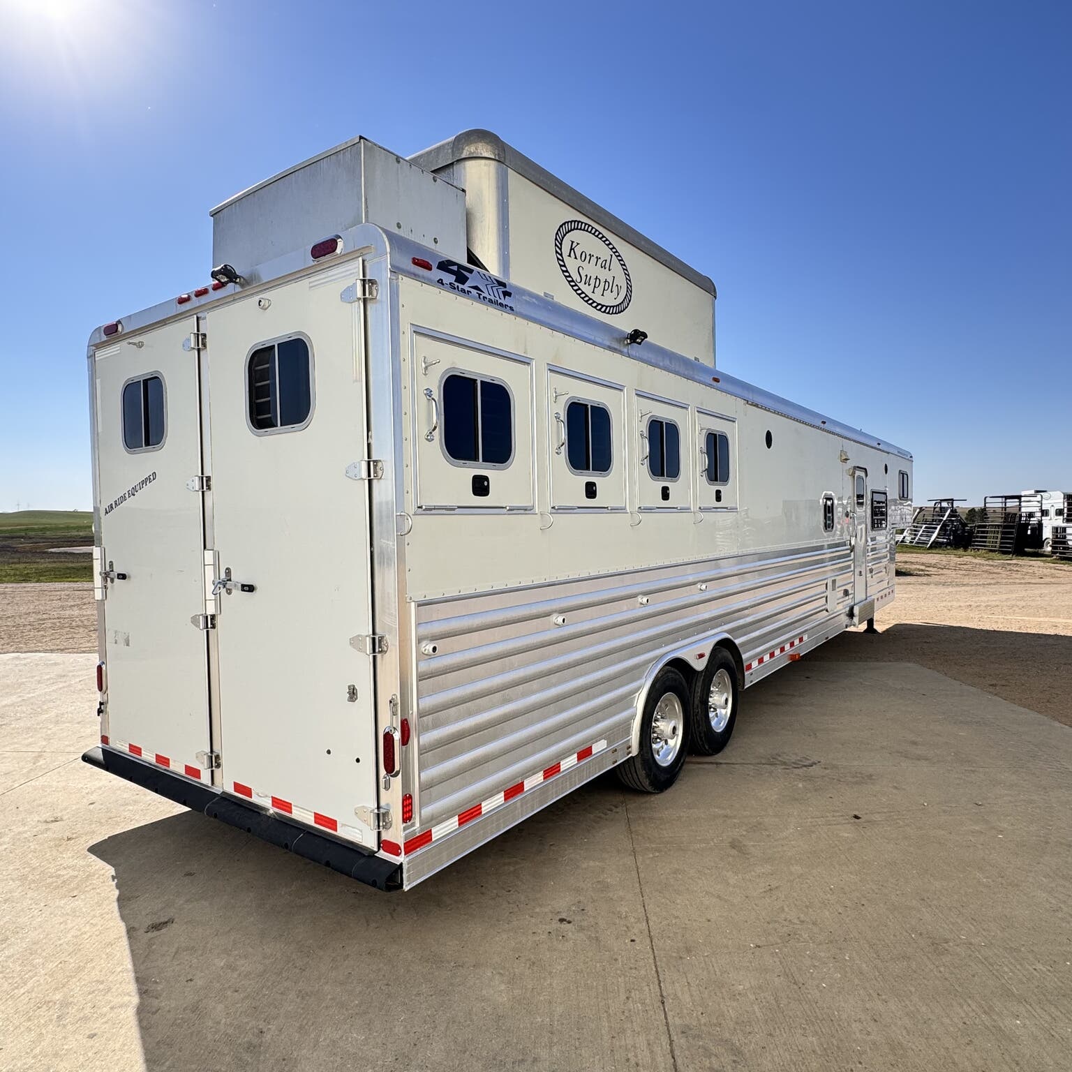 Trailer Photo 4