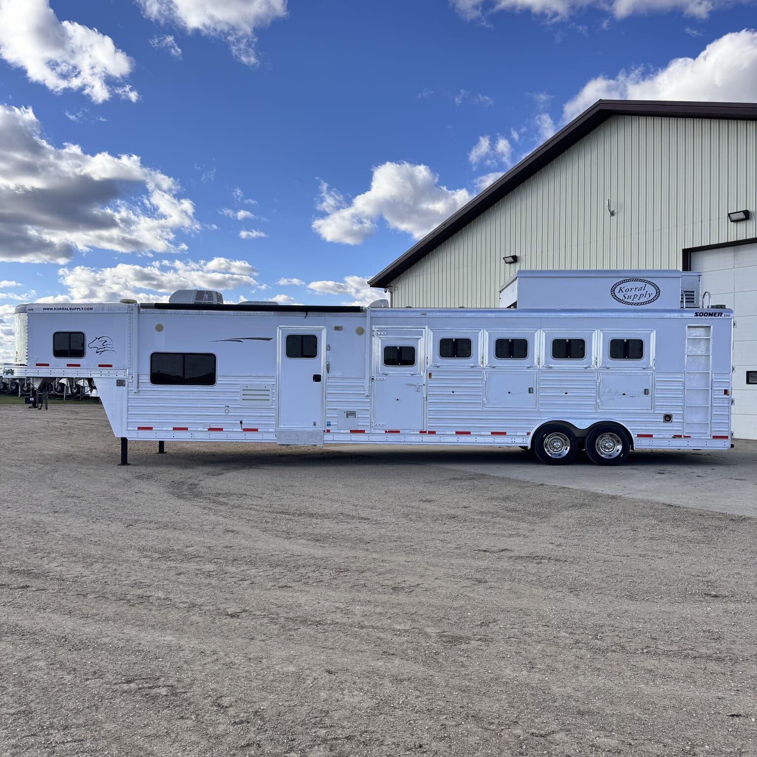 Trailer Photo 2