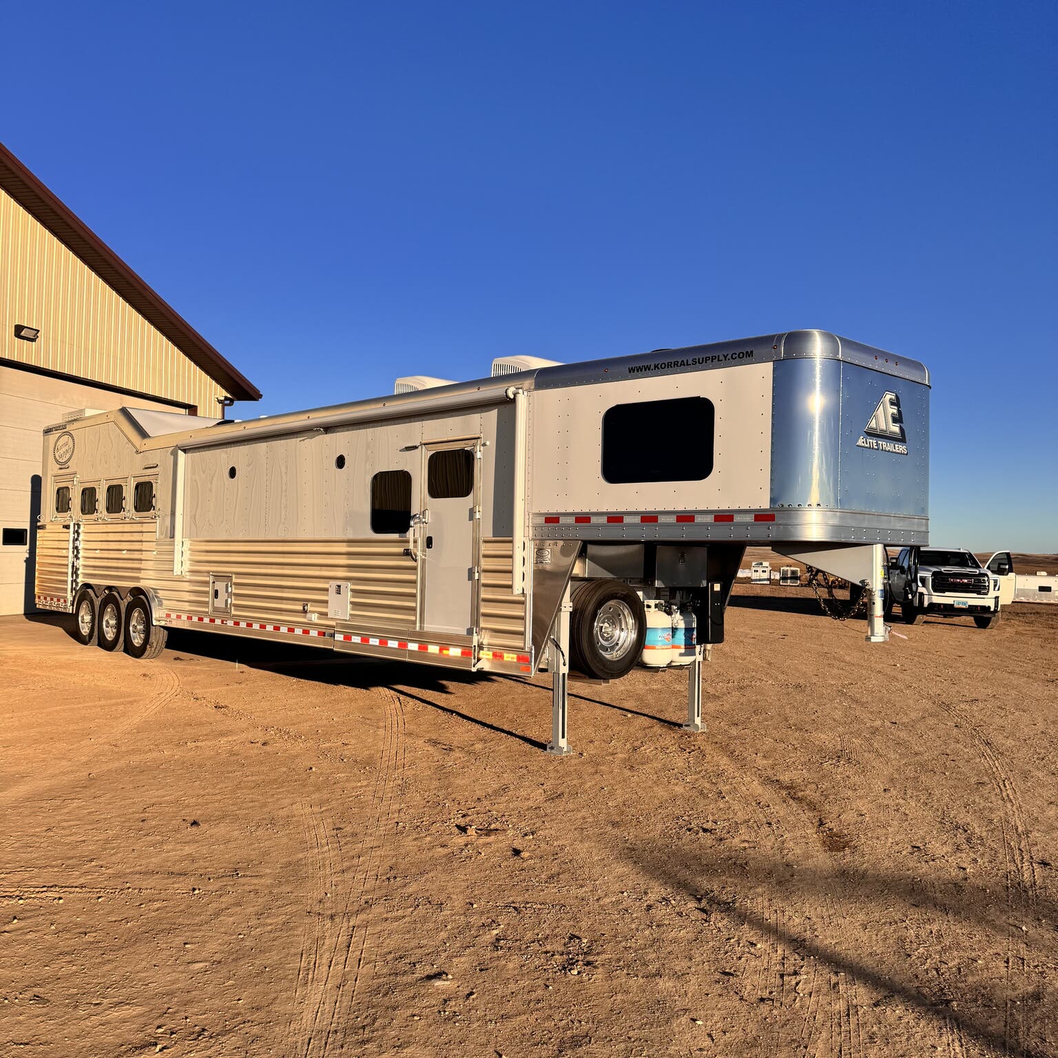 Trailer Photo 1
