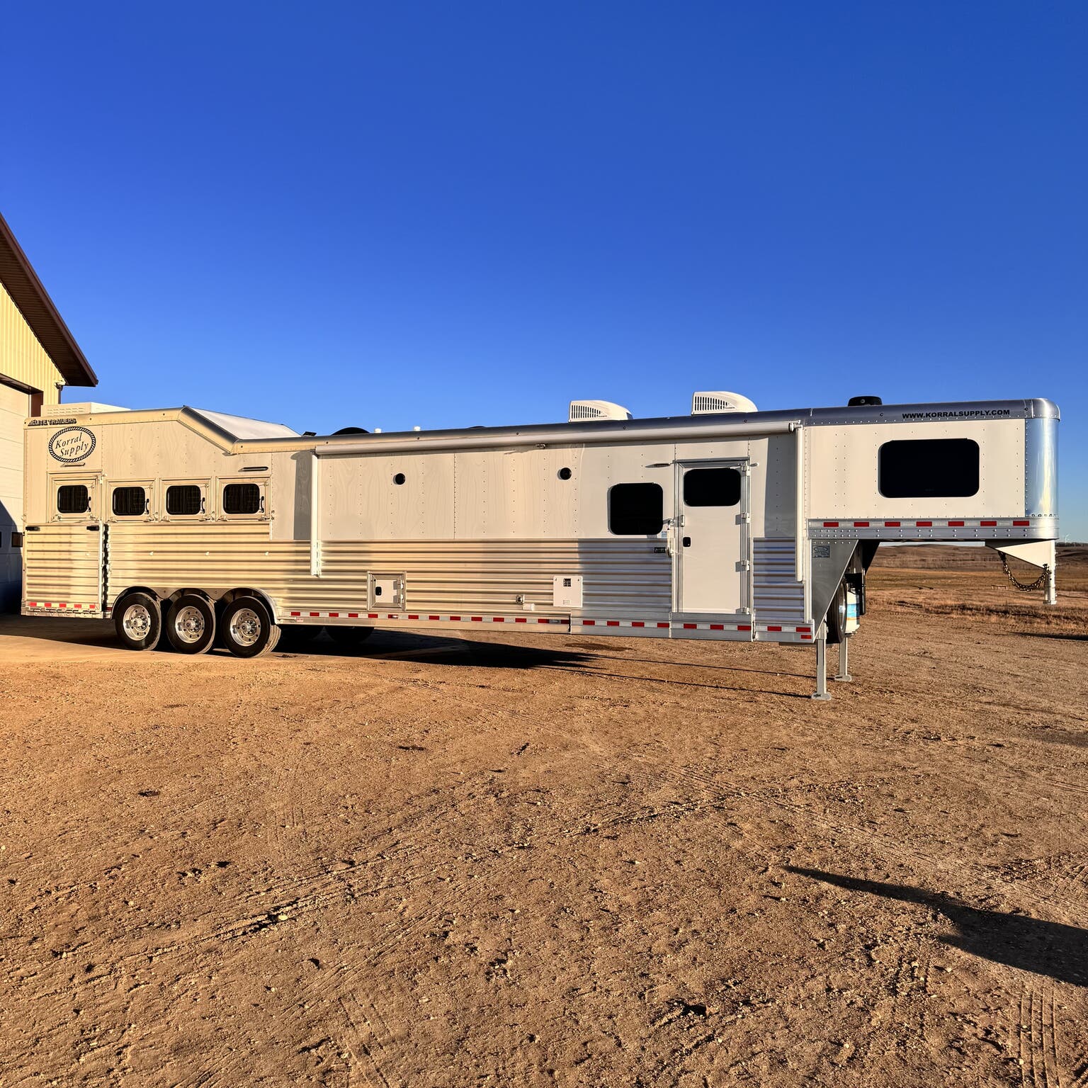 Trailer Photo 2