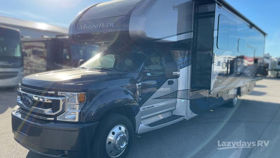 2021 Thor Motor Coach Magnitude Super C BB35 for Sale in Wilmington, OH