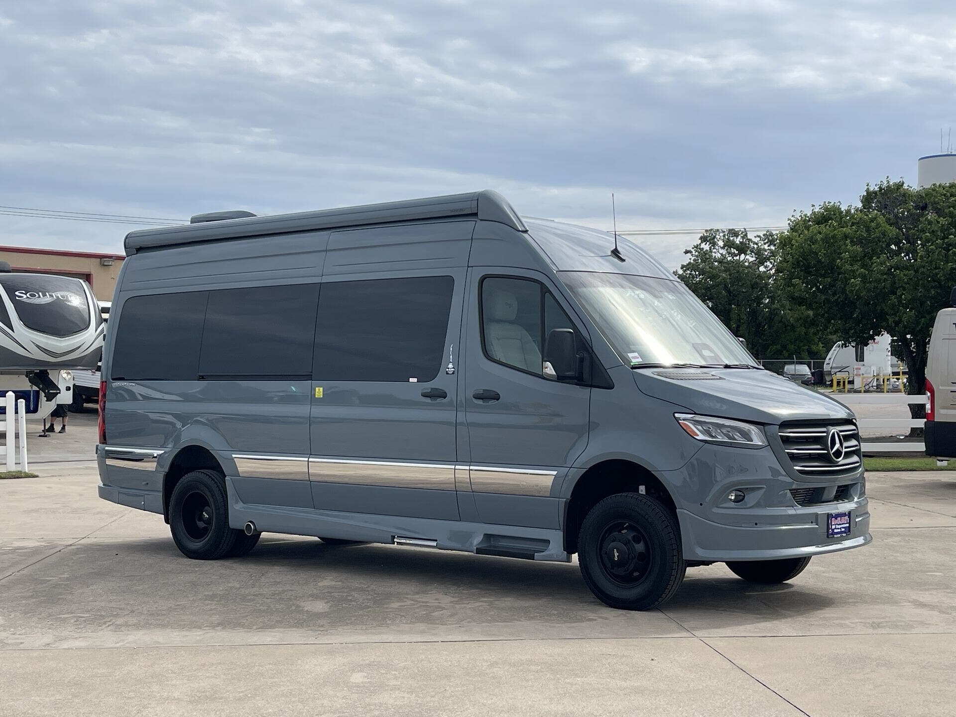 2027 Grech RV Vacanza-ion-22 Tour AWD Blue Grey