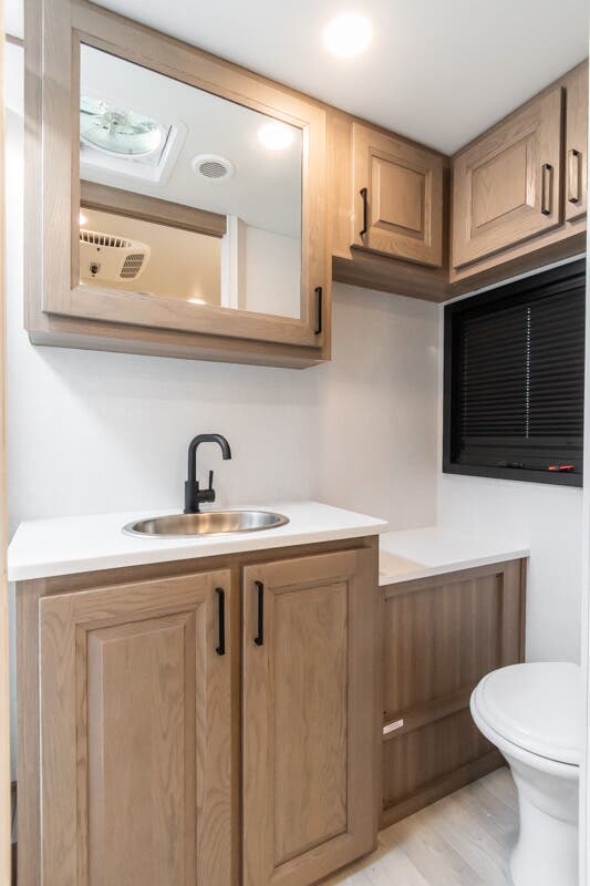 New 2026 EAST TO WEST Bravado 29S Motor Home Class C at Blue Compass RV ...