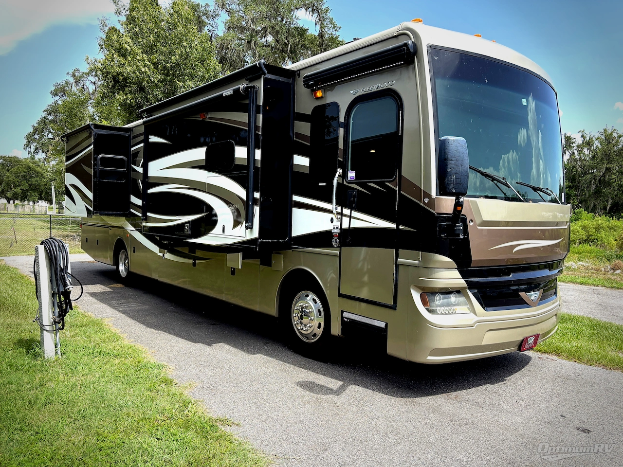 2017 Fleetwood Pace Arrow LXE — front three-quarter view