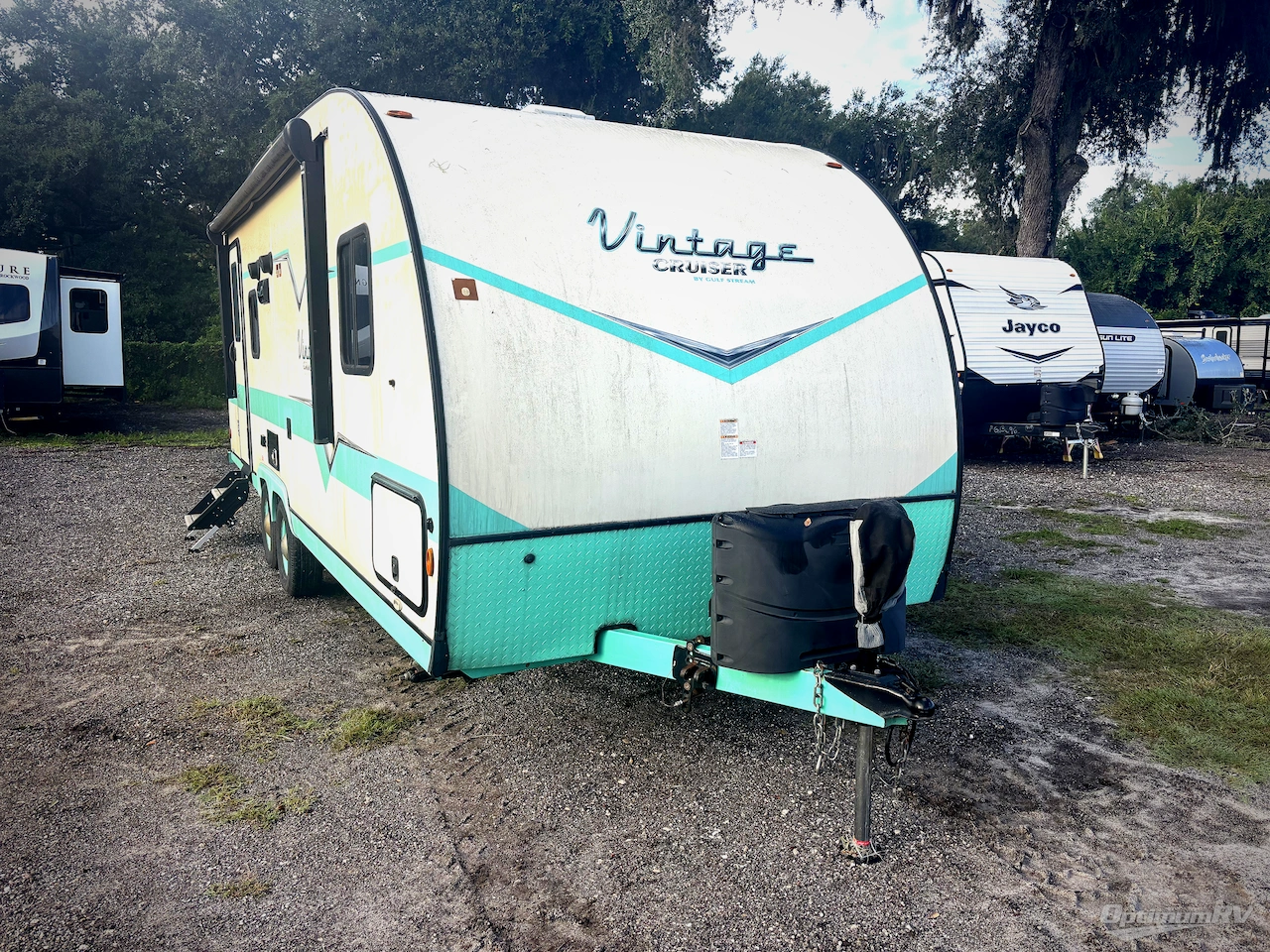 2021 Gulf Stream Vintage Cruiser — front three-quarter view