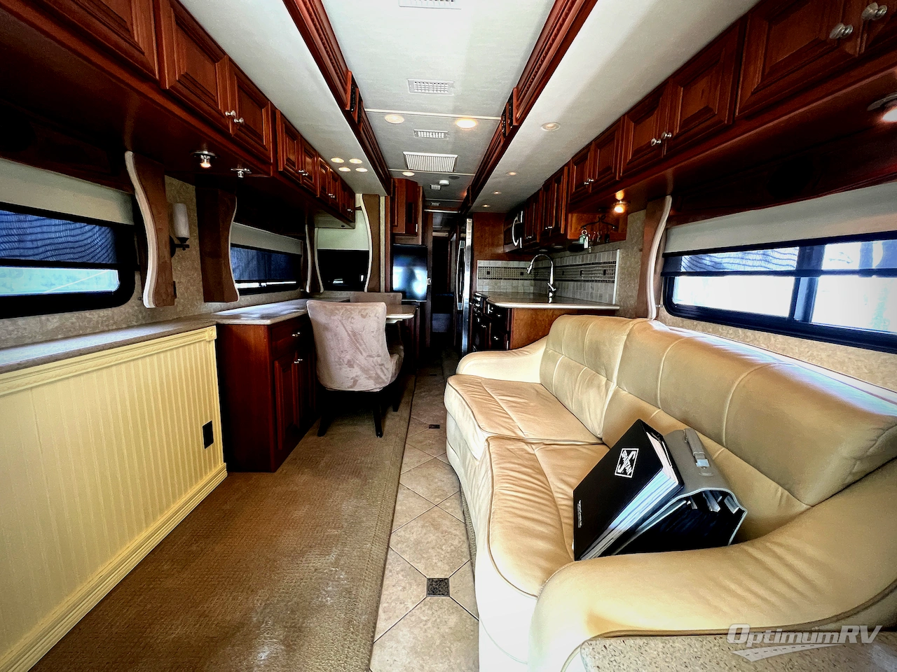 2010 Fleetwood Revolution LE
