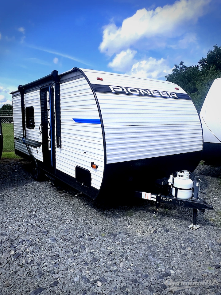 2025 Heartland Pioneer — front three-quarter view