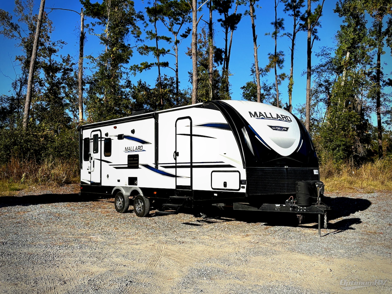 2020 Fleetwood Mallard — front three-quarter view
