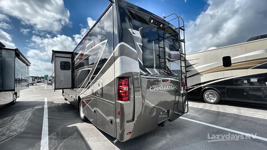 Used 2023 Thor Motor Coach Challenger 35MQ for sale in Fort Pierce, FL