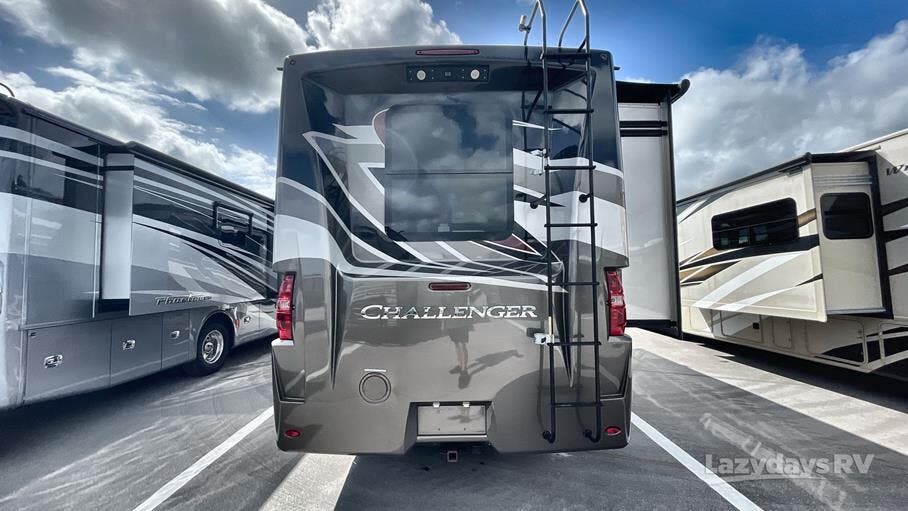 Used 2023 Thor Motor Coach Challenger 35MQ for sale in Fort Pierce, FL